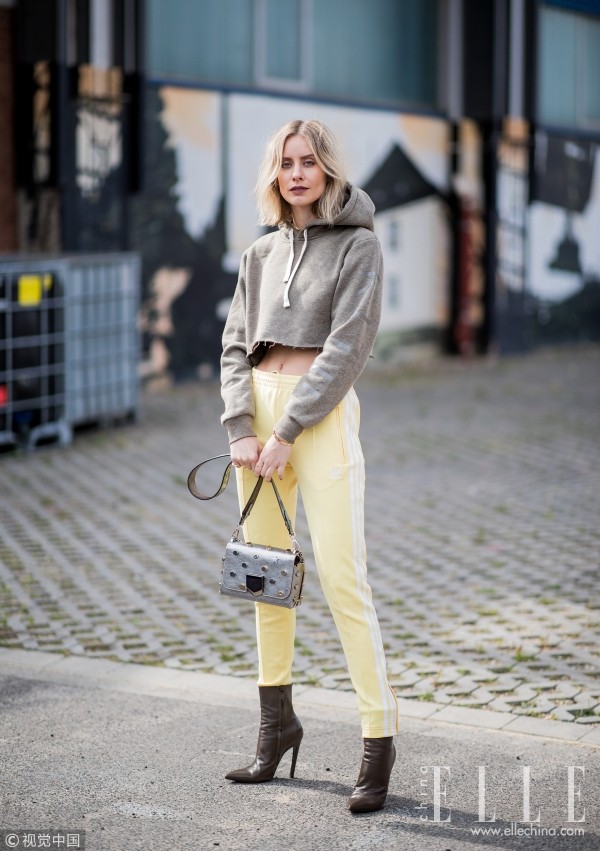 李宇春、戚薇酷爱的卫衣运动裤,省力穿出时髦感